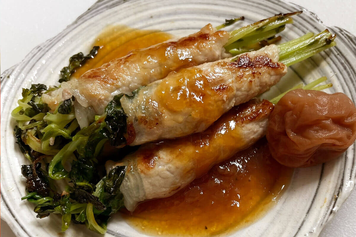 梅肉と和風ドレッシングの豚バラ豆苗巻き